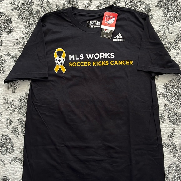 MLS Soccer Kicks Cancer t-shirt - Picture 1 of 3